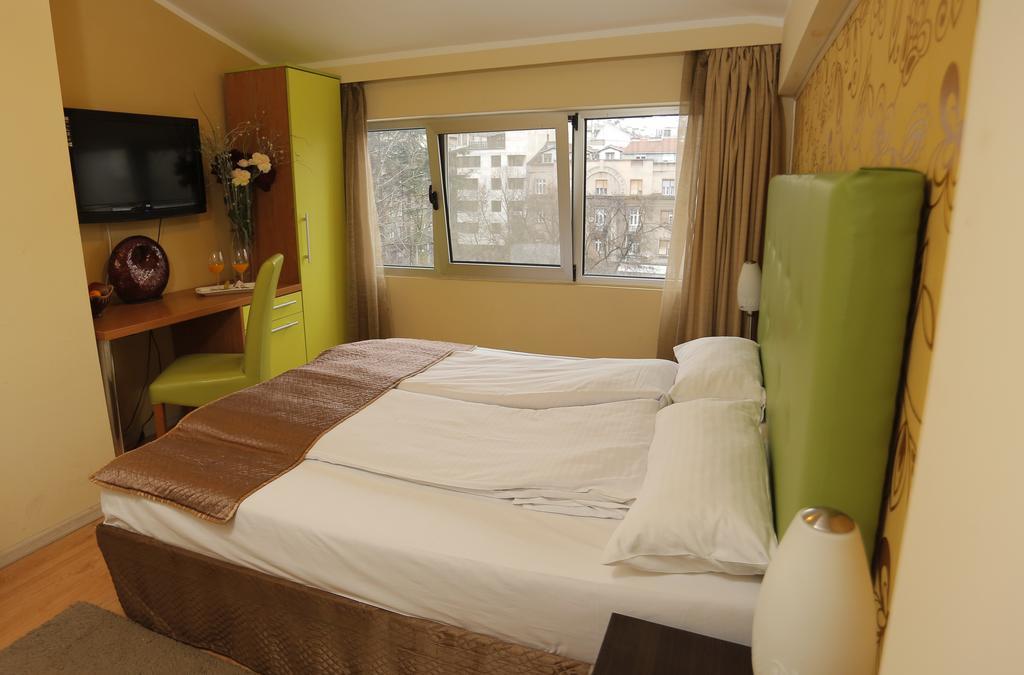 Bed & Breakfast Garden40 Белград Стая снимка