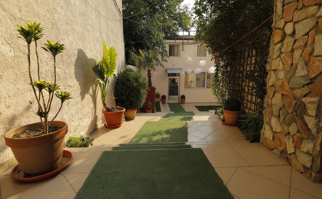 Bed & Breakfast Garden40 Белград Екстериор снимка
