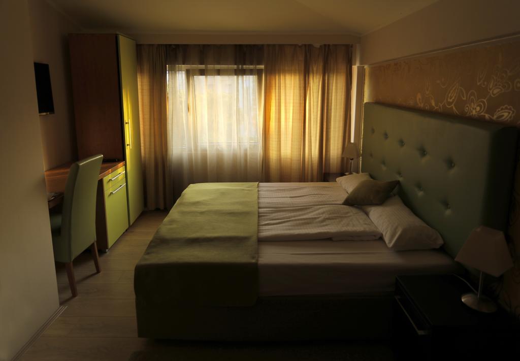 Bed & Breakfast Garden40 Белград Екстериор снимка